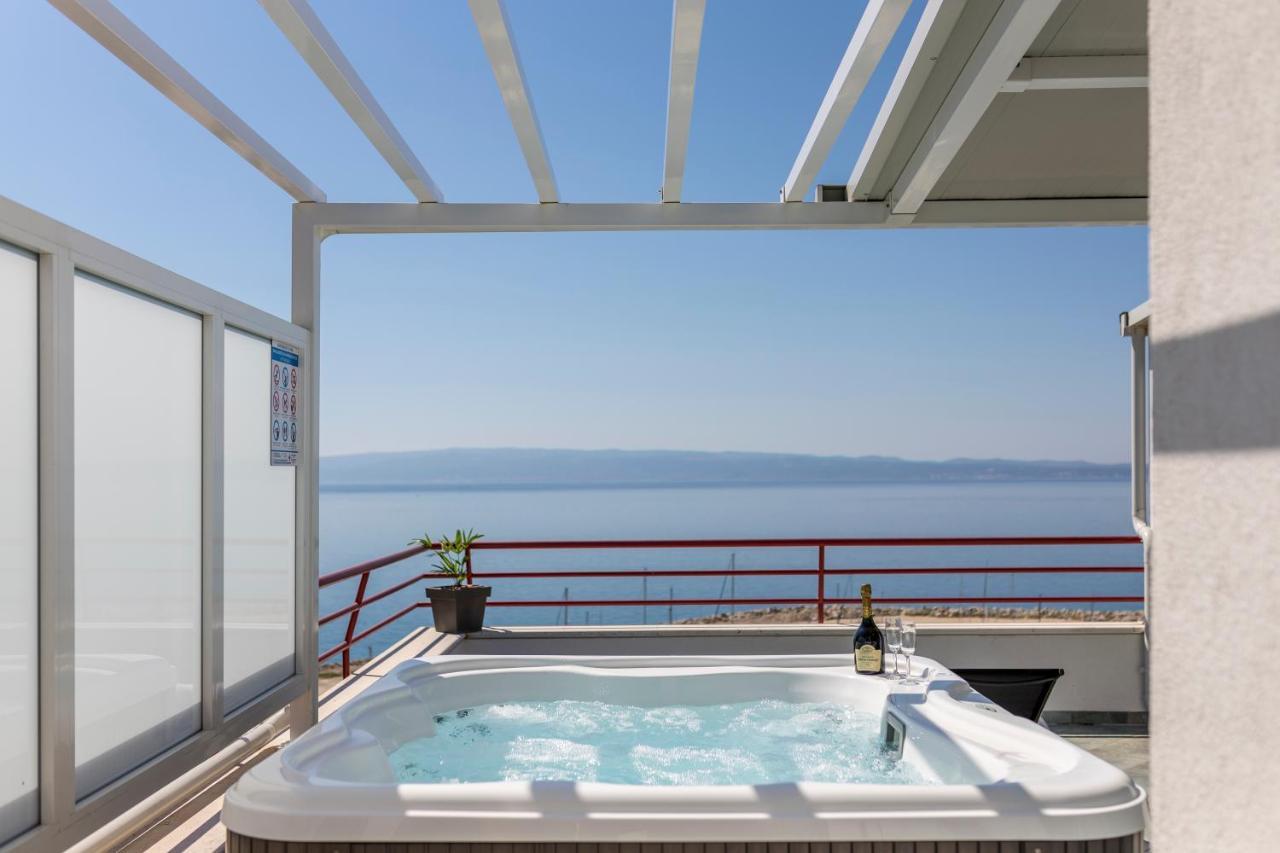 스플리트 Seaside Penthouse With Hot Tub Sky Living 아파트 외부 사진