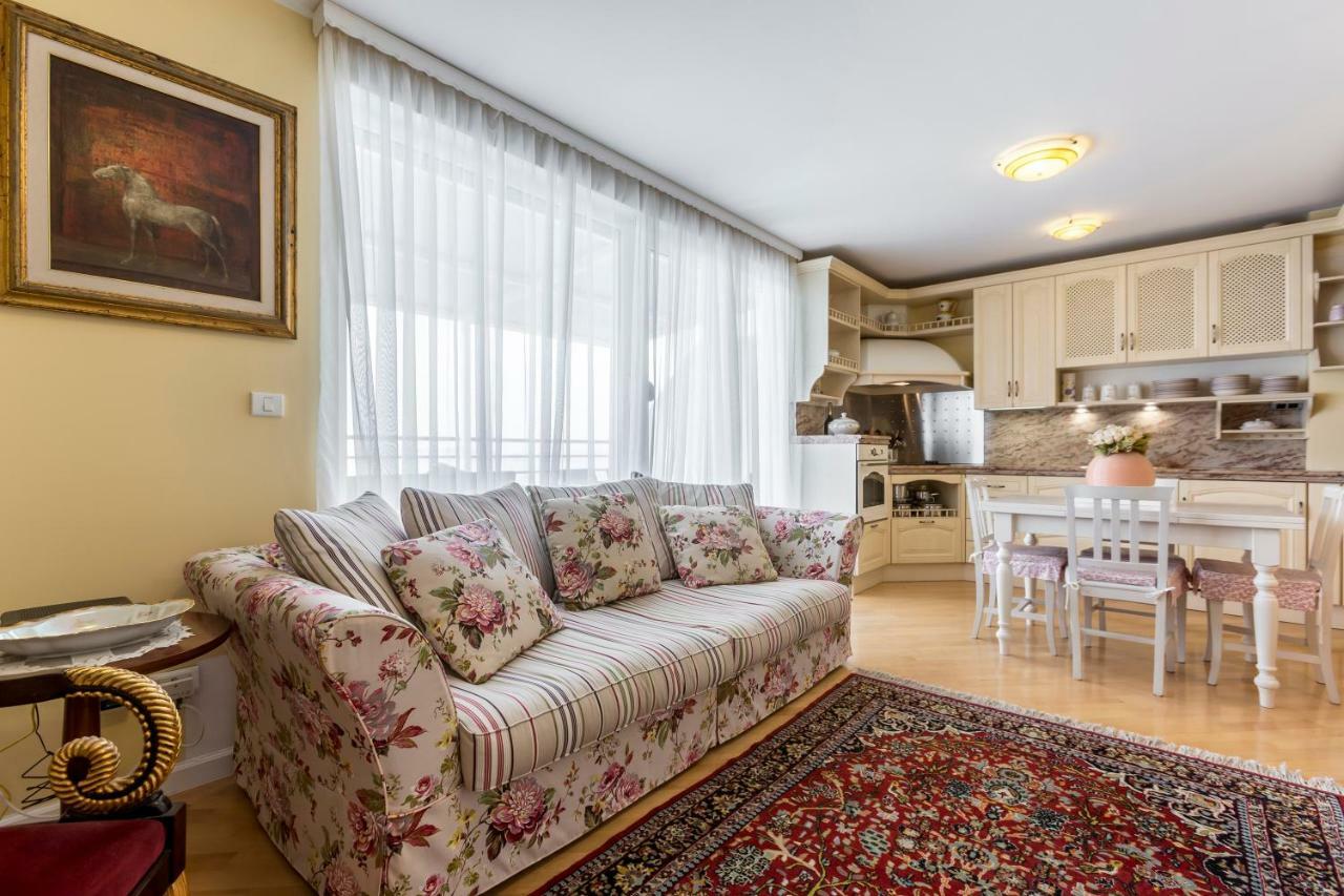 스플리트 Seaside Penthouse With Hot Tub Sky Living 아파트 외부 사진