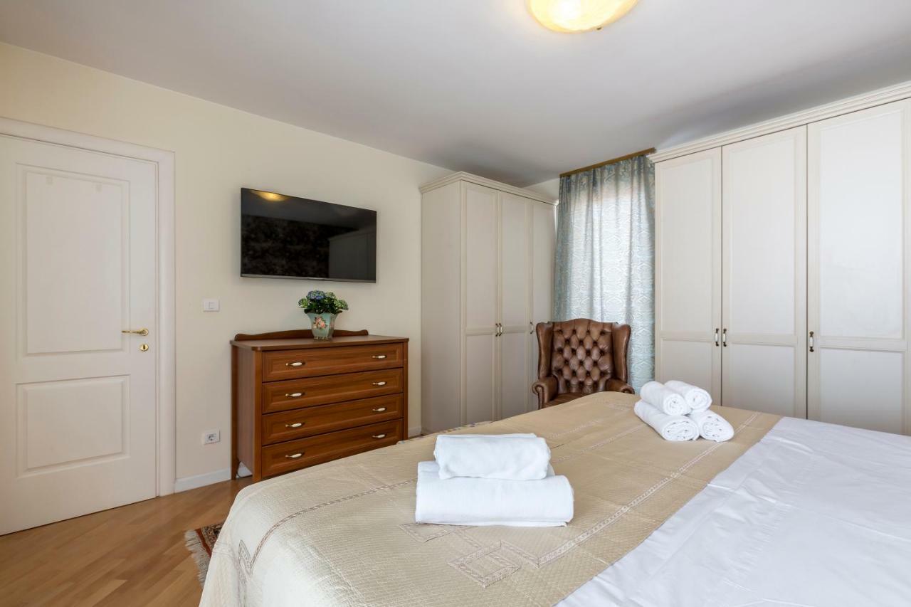 스플리트 Seaside Penthouse With Hot Tub Sky Living 아파트 외부 사진